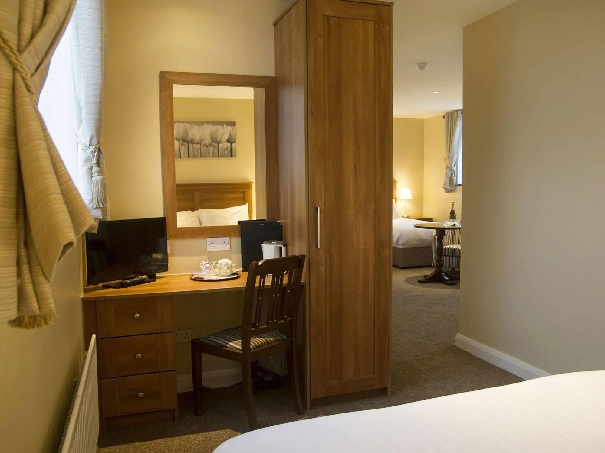 Hillview Self Catering Appartement Lusk Buitenkant foto