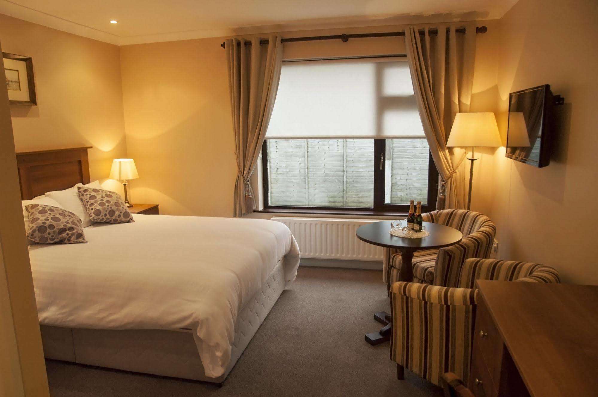 Hillview Self Catering Appartement Lusk Buitenkant foto