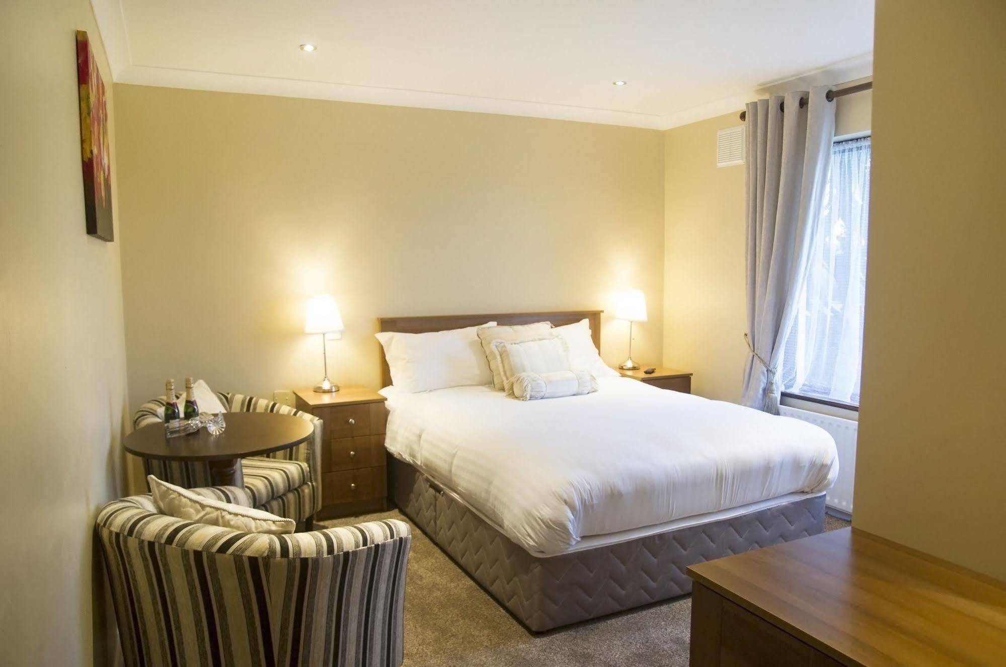Hillview Self Catering Appartement Lusk Buitenkant foto