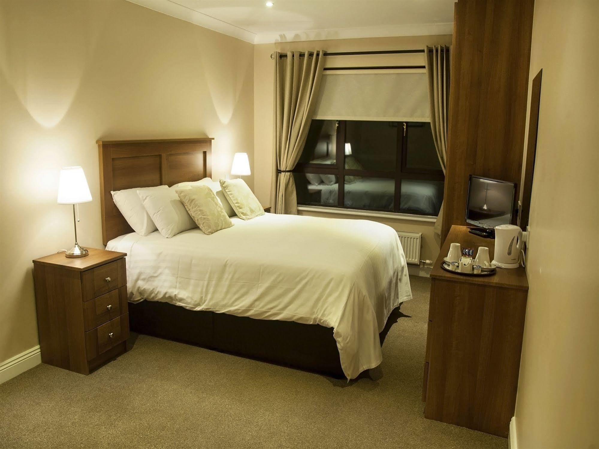 Hillview Self Catering Appartement Lusk Buitenkant foto