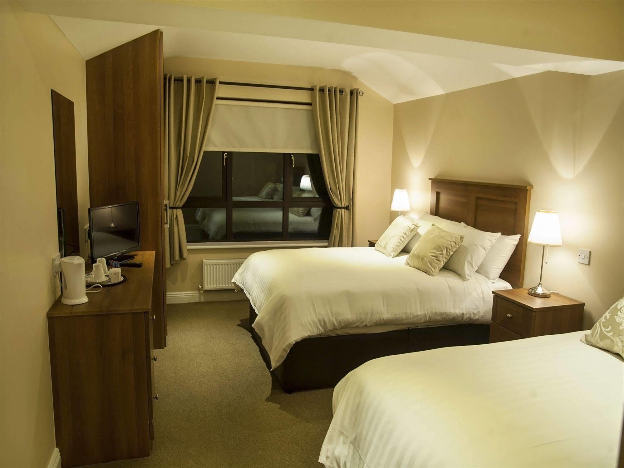 Hillview Self Catering Appartement Lusk Buitenkant foto