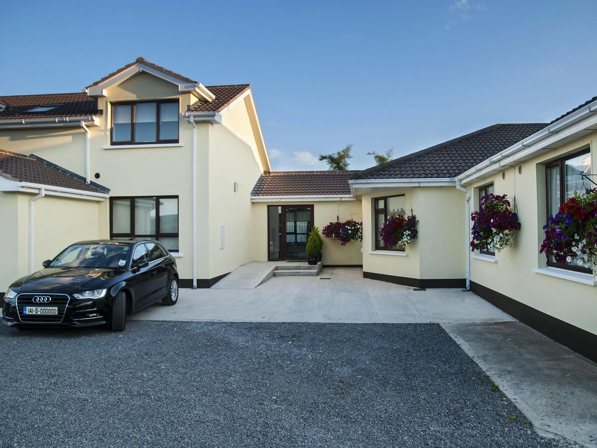 Hillview Self Catering Appartement Lusk Buitenkant foto