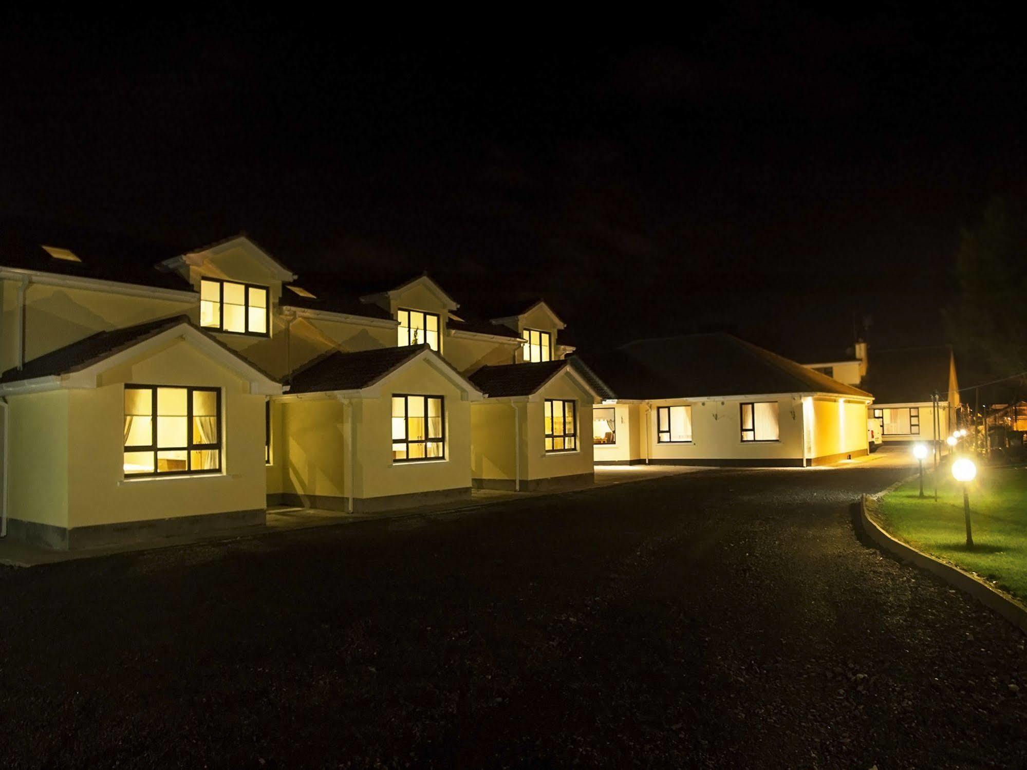 Hillview Self Catering Appartement Lusk Buitenkant foto