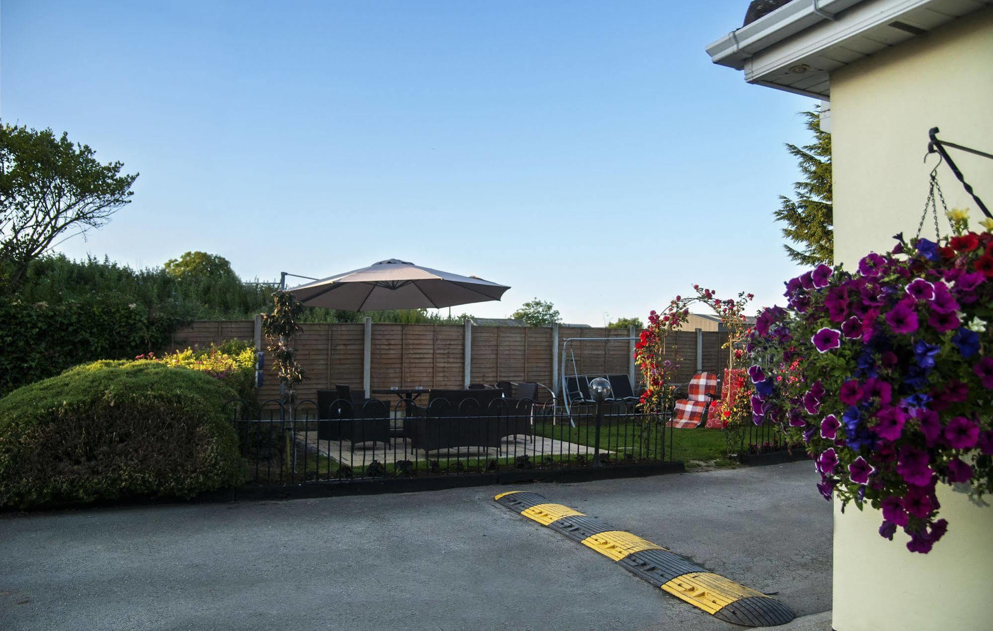 Hillview Self Catering Appartement Lusk Buitenkant foto